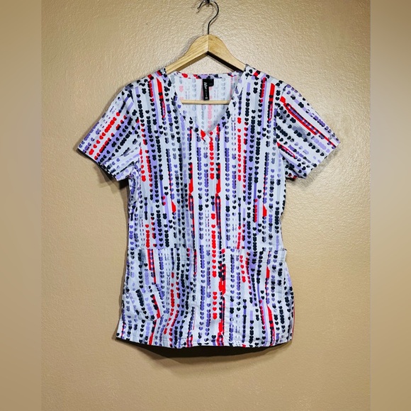 Stylish Women's Multicolor Heart Patterned Scrub Top - Picture 1 of 2